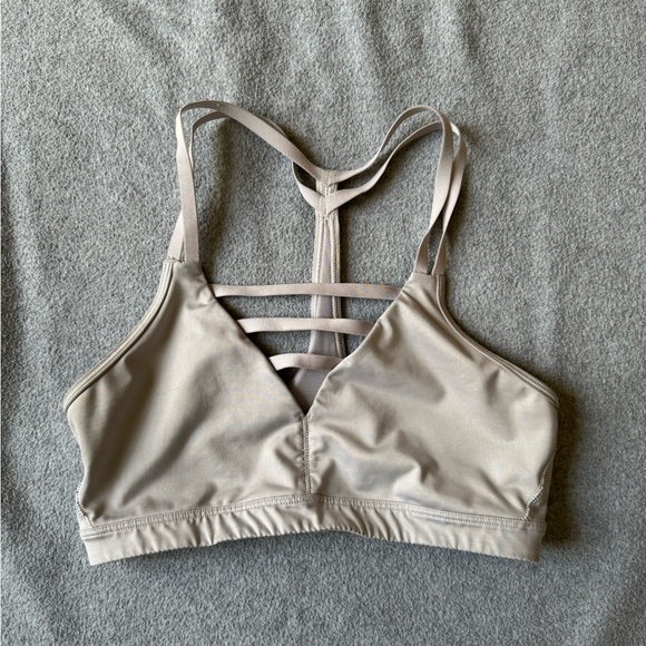 Victoria Secret Plunge Cage Sports Bra - AS SEEN ON TIKTOK @savannahjromero - Picture 1 of 5